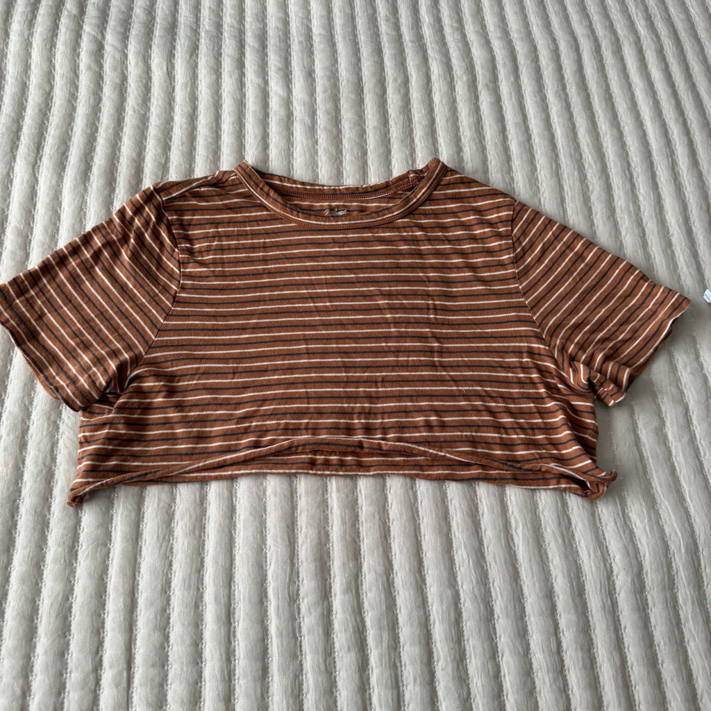 Universal Thread Cropped Tee